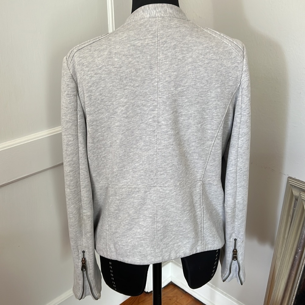 Gap Jacket 🤍 - Picture 5 of 12